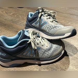 New Balance 847v4- women’s size 8.5